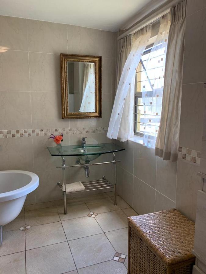 Mountain Rose Guesthouse Луіс-Трічард Екстер'єр фото